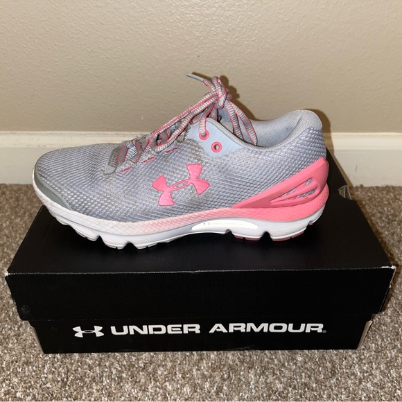 Women charge Gemini 2020, size 6.5 Gemini are comfortable only wore 1 time - Picture 1 of 4